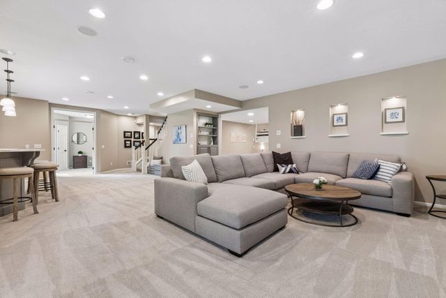 7638 Ridgeview Way, Chanhassen, MN 55317