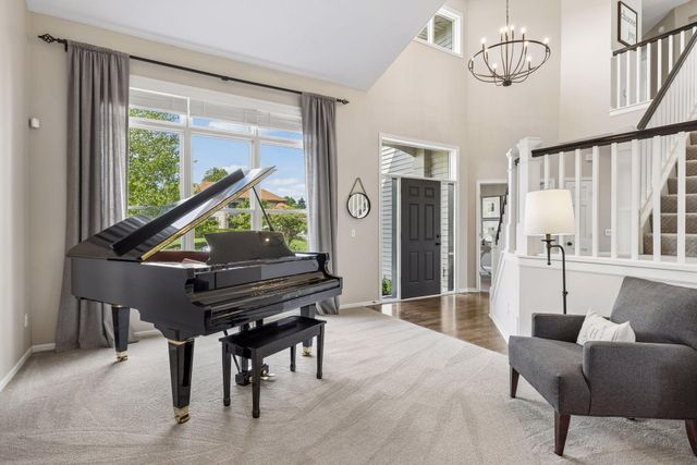 7638 Ridgeview Way, Chanhassen, MN 55317