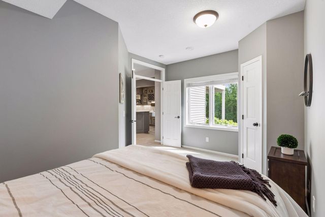 7638 Ridgeview Way, Chanhassen, MN 55317