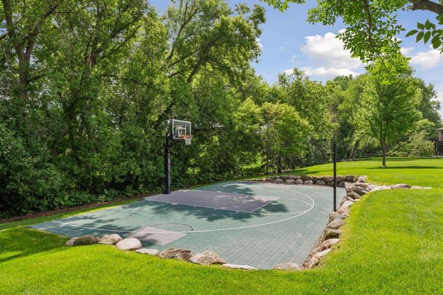 7638 Ridgeview Way, Chanhassen, MN 55317