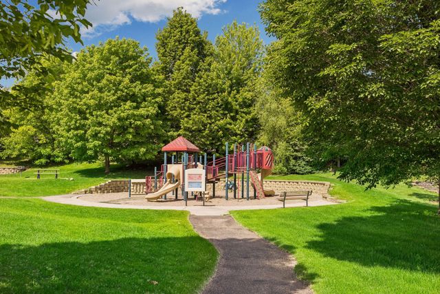 7638 Ridgeview Way, Chanhassen, MN 55317