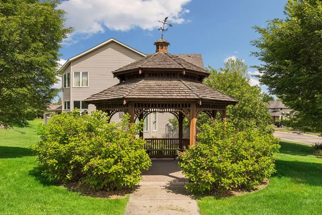 7638 Ridgeview Way, Chanhassen, MN 55317