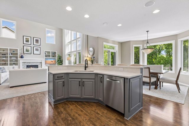 7638 Ridgeview Way, Chanhassen, MN 55317