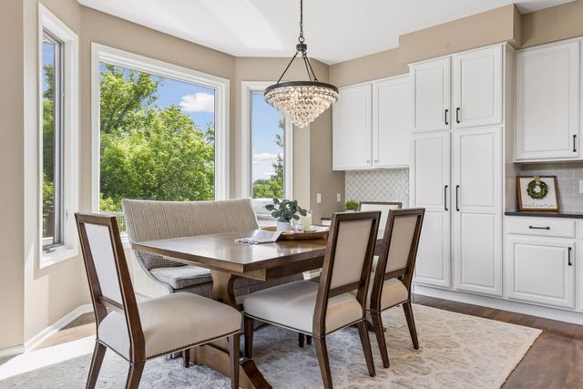 7638 Ridgeview Way, Chanhassen, MN 55317