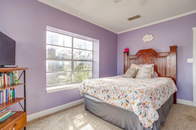 1215 N Elm Street, Weatherford, TX 76086