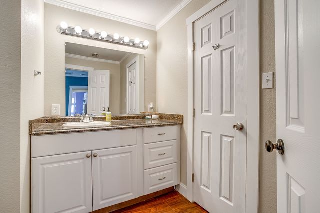 1215 N Elm Street, Weatherford, TX 76086