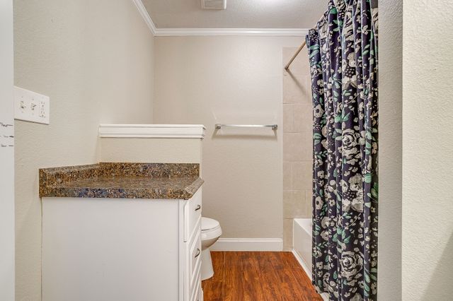 1215 N Elm Street, Weatherford, TX 76086