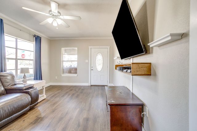 1215 N Elm Street, Weatherford, TX 76086