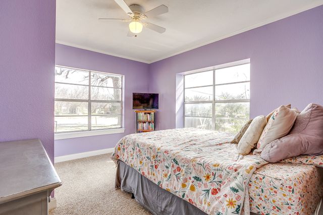 1215 N Elm Street, Weatherford, TX 76086