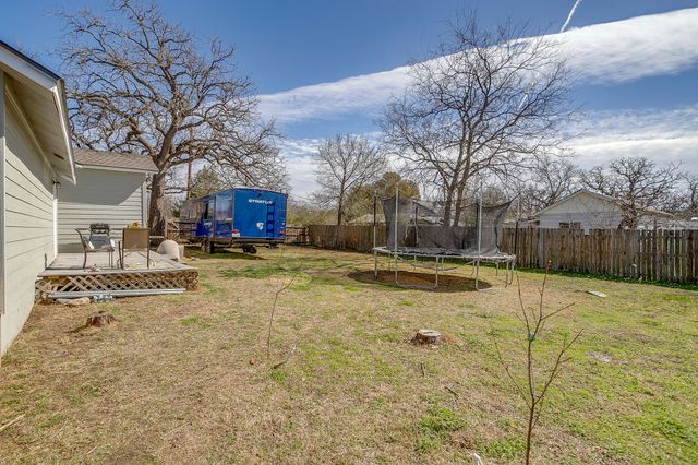 1215 N Elm Street, Weatherford, TX 76086