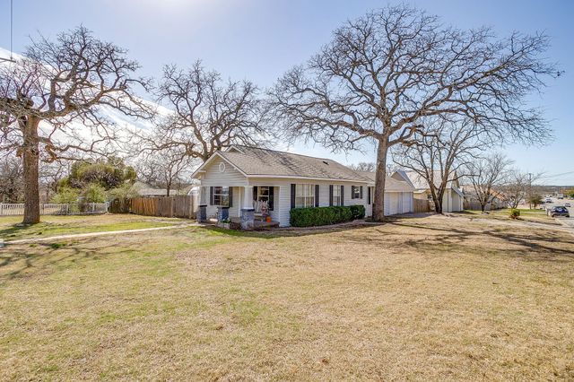 1215 N Elm Street, Weatherford, TX 76086
