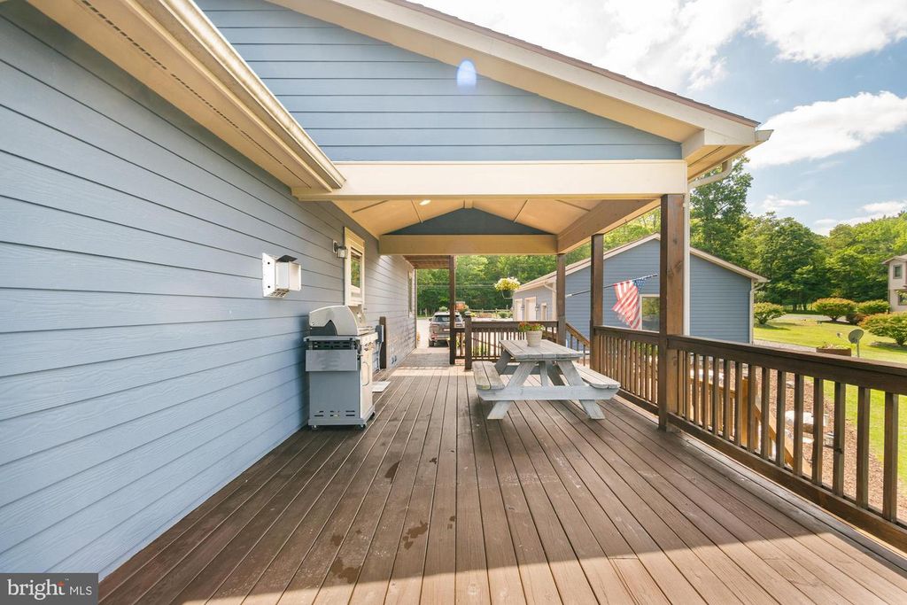 Image 16 of property listing at 1875 PYSELL CROSSCUT RD, Oakland, MD 21550