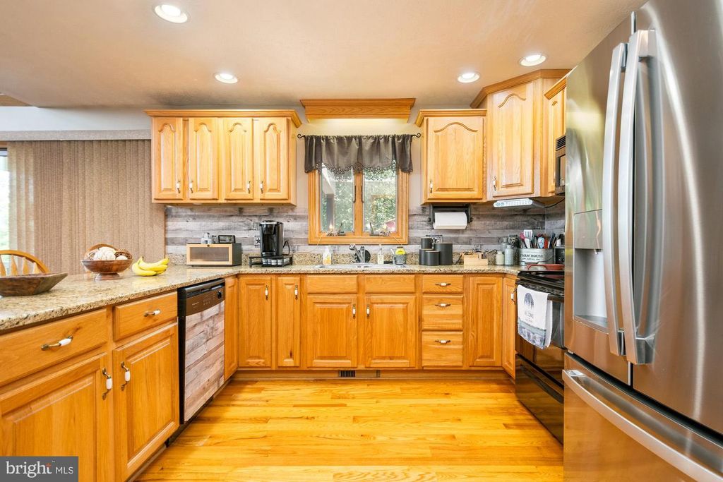 Image 29 of property listing at 1875 PYSELL CROSSCUT RD, Oakland, MD 21550