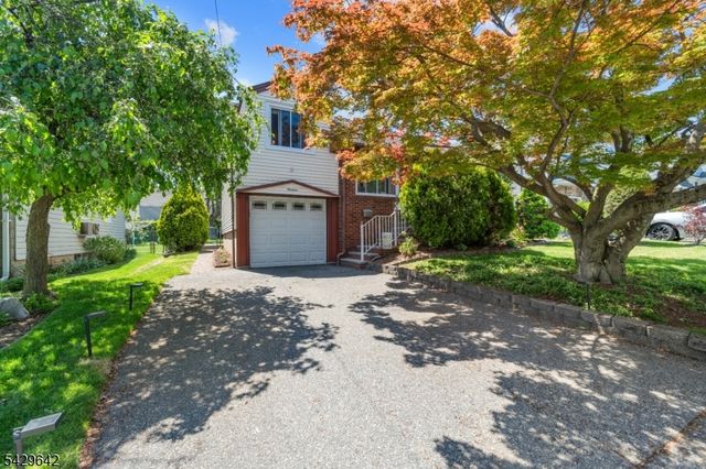 13 Lockwood Dr, Clifton City, NJ 07013
