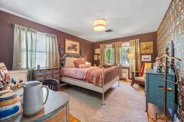 13 Lockwood Dr, Clifton City, NJ 07013
