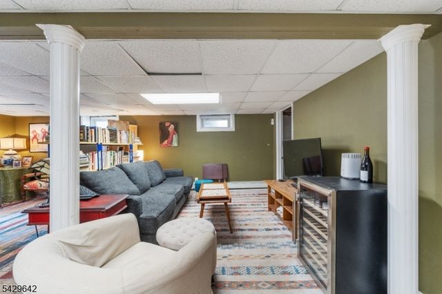 13 Lockwood Dr, Clifton City, NJ 07013