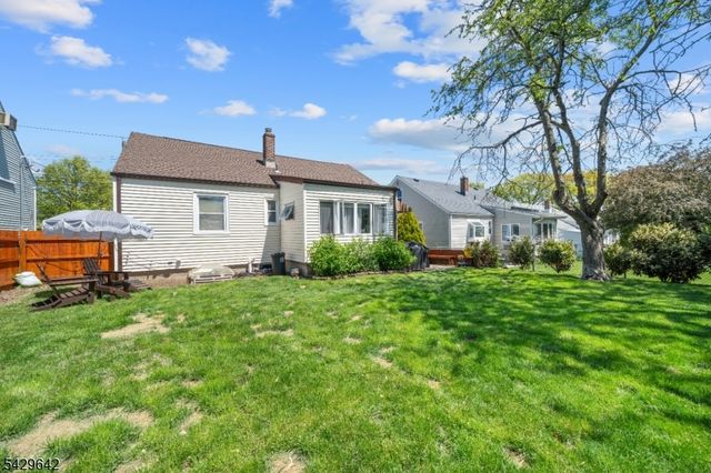 13 Lockwood Dr, Clifton City, NJ 07013