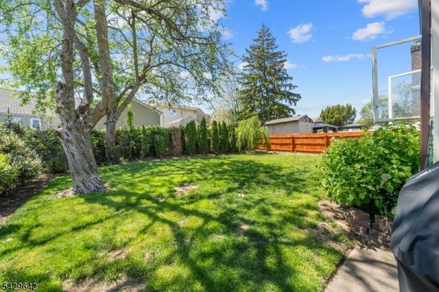13 Lockwood Dr, Clifton City, NJ 07013