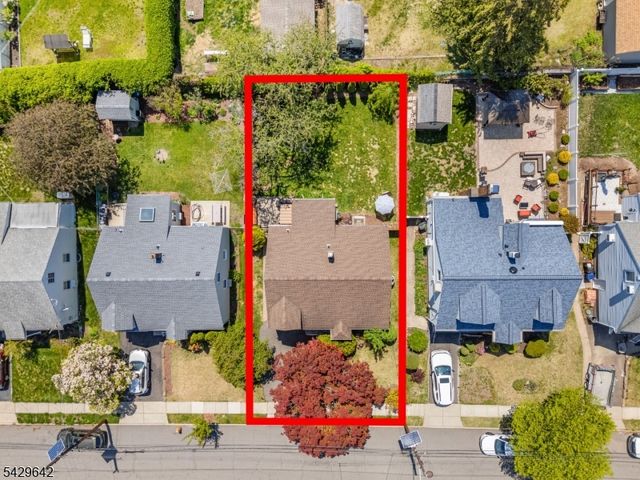 13 Lockwood Dr, Clifton City, NJ 07013