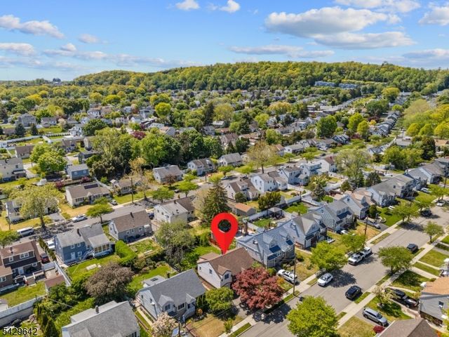 13 Lockwood Dr, Clifton City, NJ 07013