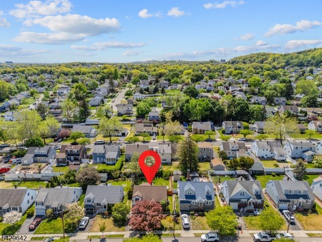 13 Lockwood Dr, Clifton City, NJ 07013