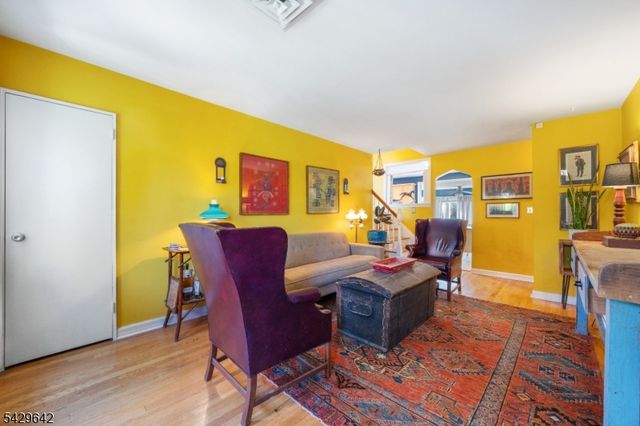 13 Lockwood Dr, Clifton City, NJ 07013