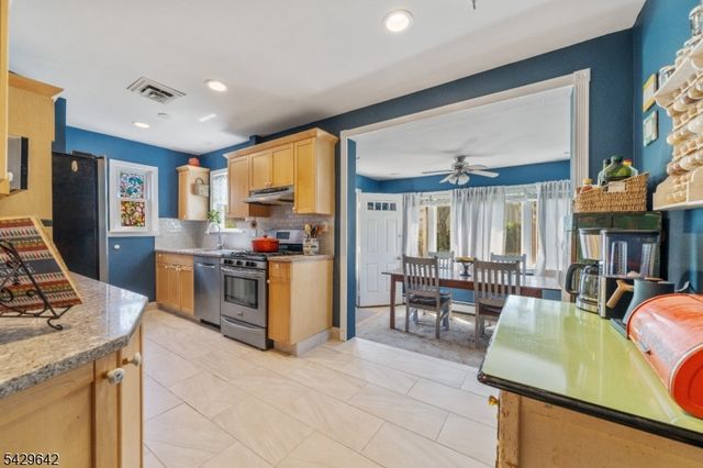 13 Lockwood Dr, Clifton City, NJ 07013