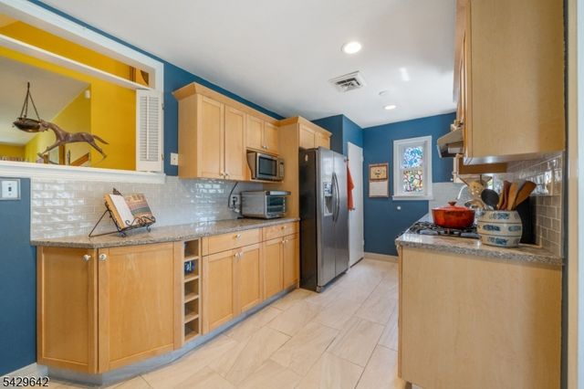13 Lockwood Dr, Clifton City, NJ 07013