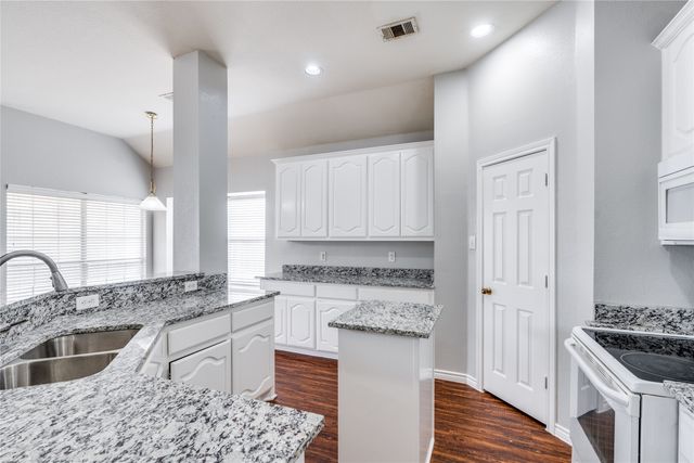 1700 Wylie Creek Drive, Desoto, TX 75115