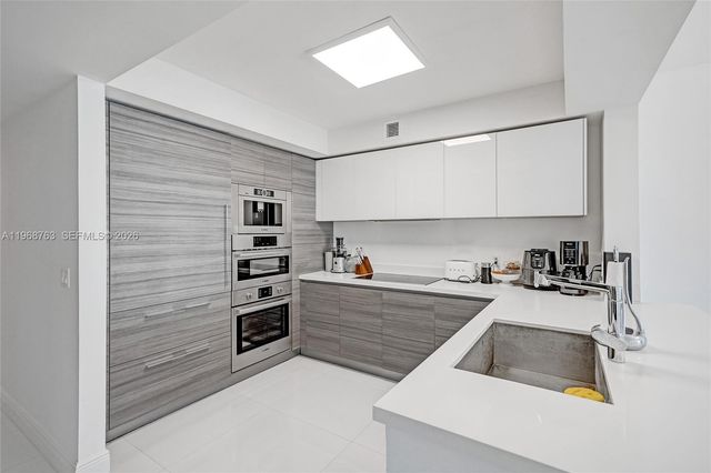 300 Sunny Isles Blvd 4-1104, Sunny Isles Beach, FL 33160