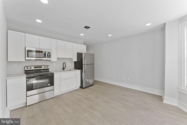 7703 RIDGE AVE, Philadelphia, PA 19128