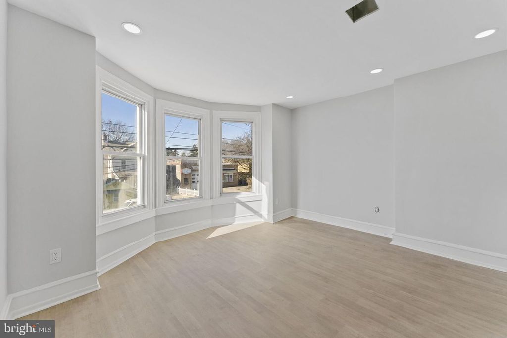 7703 RIDGE AVE, Philadelphia, PA 19128