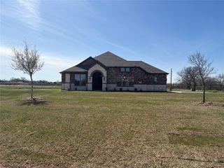 822 Sanders Road, Whitesboro, TX 76273