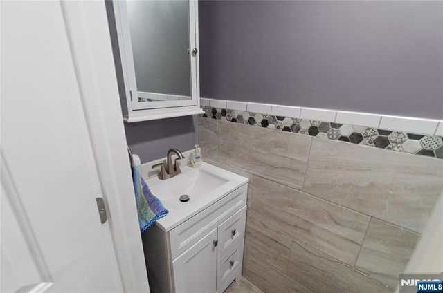 41 Cooper Avenue, Roseland, NJ 07068