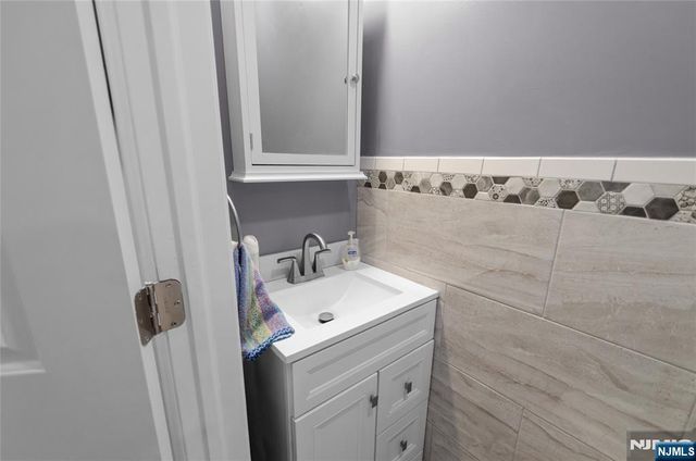 41 Cooper Avenue, Roseland, NJ 07068