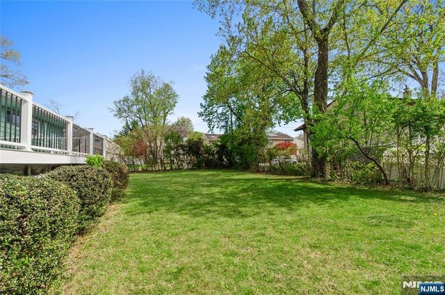 41 Cooper Avenue, Roseland, NJ 07068