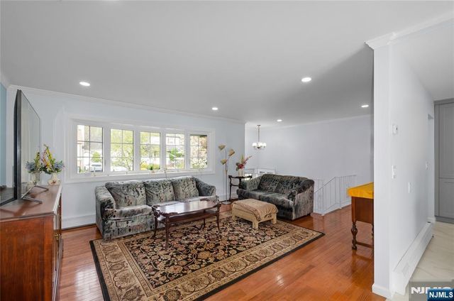 41 Cooper Avenue, Roseland, NJ 07068