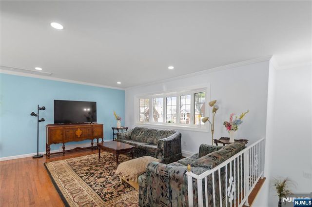 41 Cooper Avenue, Roseland, NJ 07068