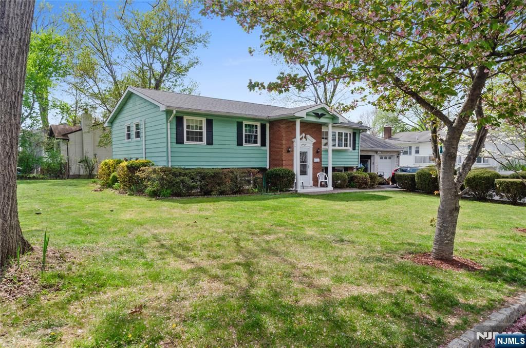 41 Cooper Avenue, Roseland, NJ 07068