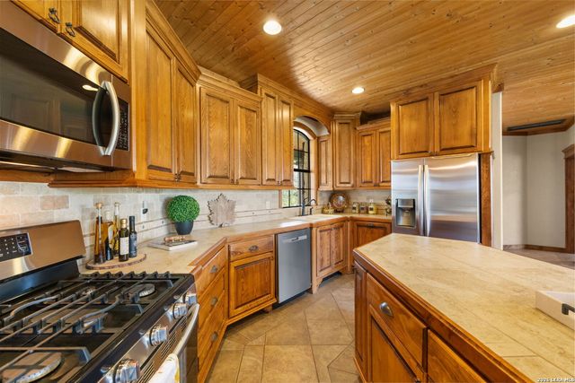 544 RIVER VIEW DR, Johnson City, TX 78636