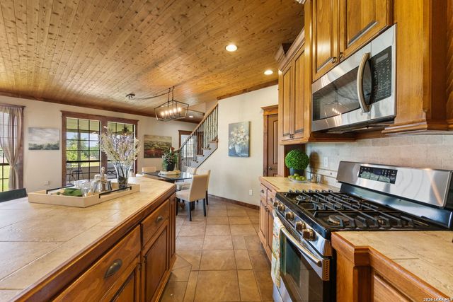 544 RIVER VIEW DR, Johnson City, TX 78636