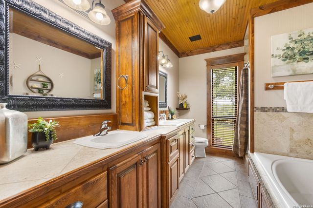 544 RIVER VIEW DR, Johnson City, TX 78636