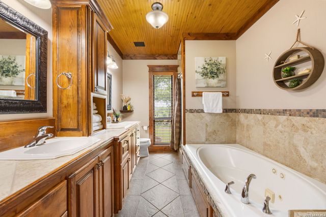 544 RIVER VIEW DR, Johnson City, TX 78636