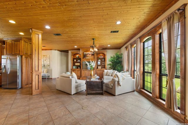 544 RIVER VIEW DR, Johnson City, TX 78636