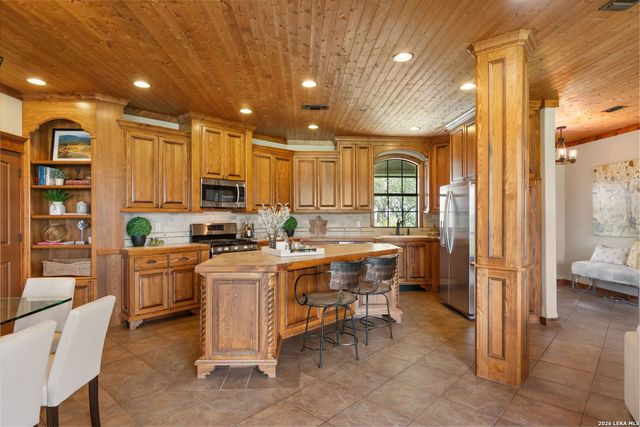 544 RIVER VIEW DR, Johnson City, TX 78636
