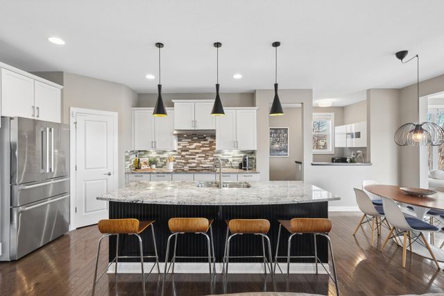 1620 Bluewater Lane, Woodbury, MN 55129