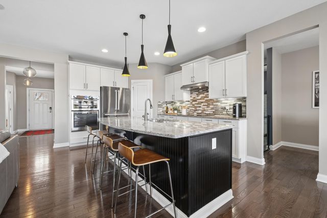 1620 Bluewater Lane, Woodbury, MN 55129