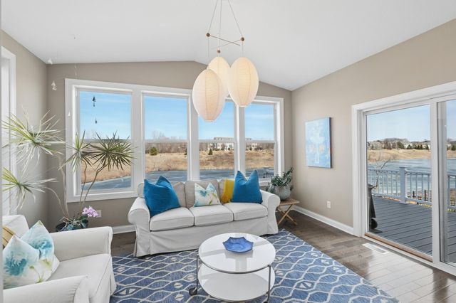 1620 Bluewater Lane, Woodbury, MN 55129