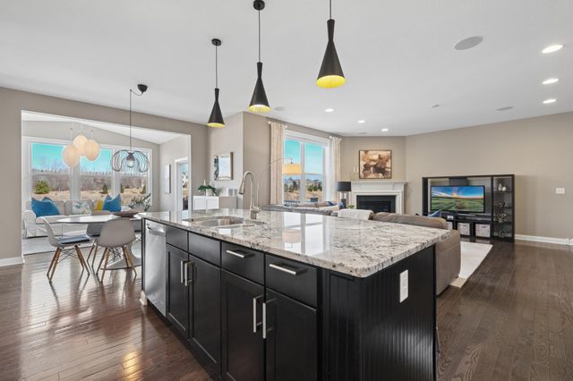 1620 Bluewater Lane, Woodbury, MN 55129