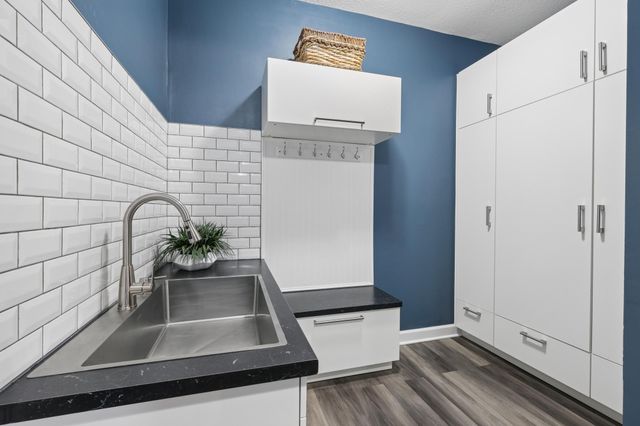 1620 Bluewater Lane, Woodbury, MN 55129